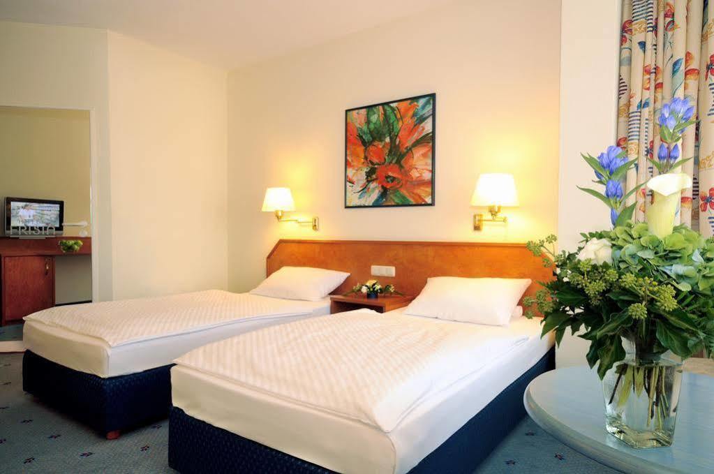 Hotel Frisia Leer Esterno foto